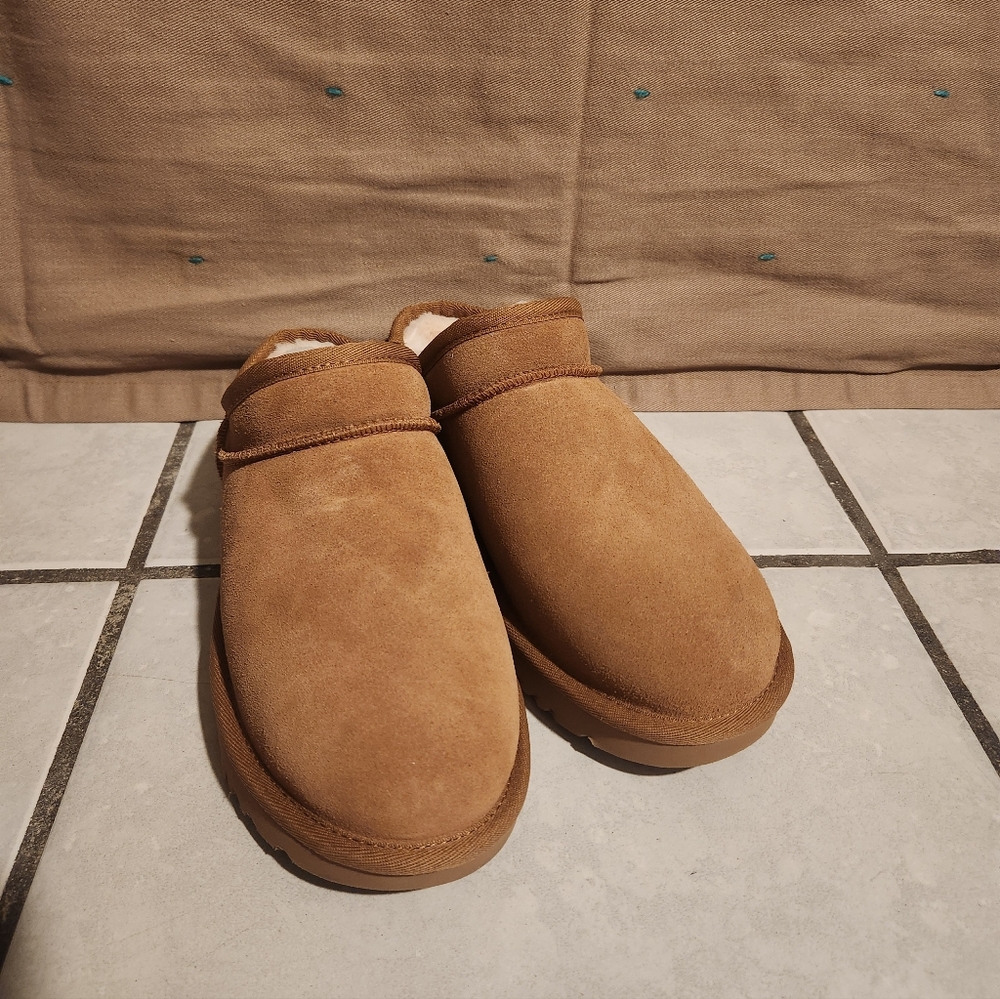 UGG Suede Classic Chestnut Slippers Sz7